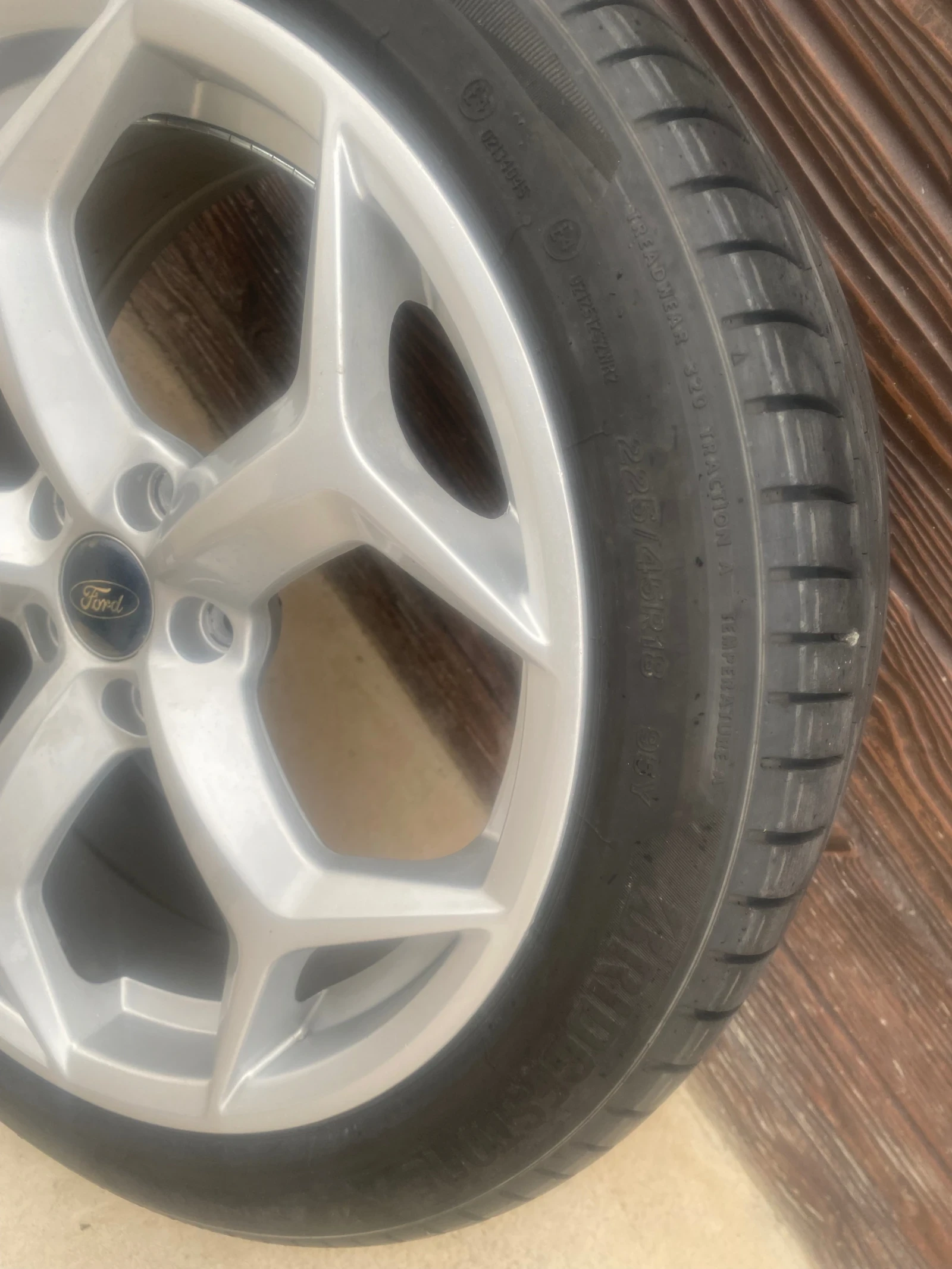 Гуми с джанти Bridgestone 225/45R18, снимка 3 - Гуми и джанти - 54651120