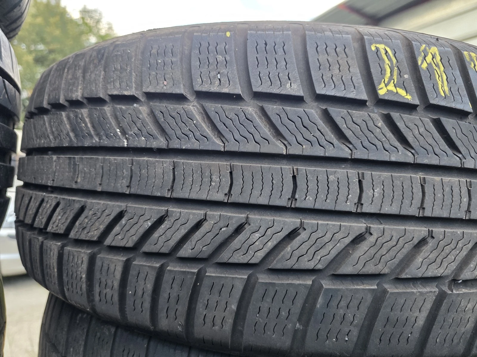 Гуми Зимни 215/55R17