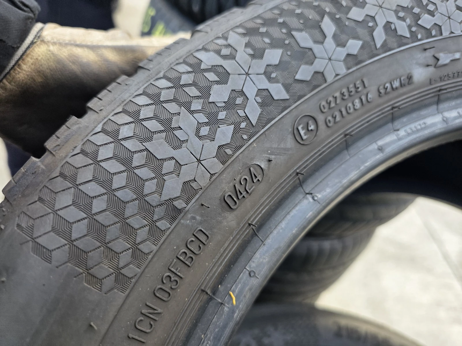Гуми Зимни 215/55R17, снимка 7 - Гуми и джанти - 56725742