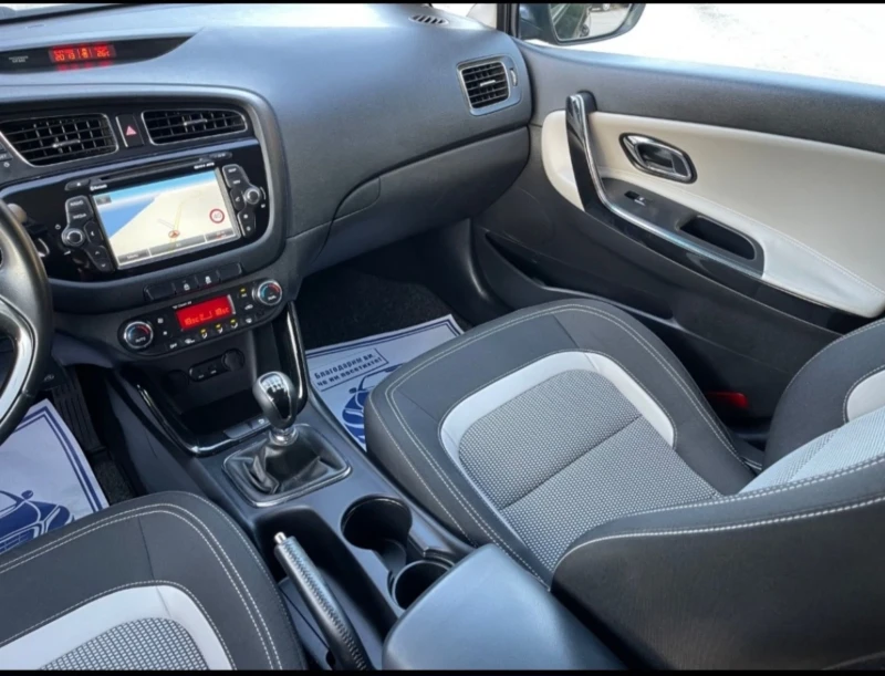 Kia Ceed  1.6CRDI* HighTec, снимка 11 - Автомобили и джипове - 51425415