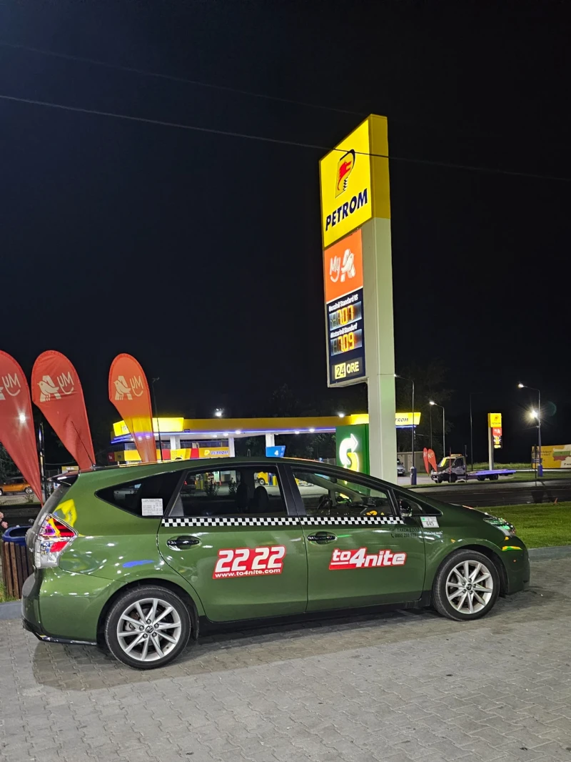 Toyota Prius Plus + , снимка 9 - Автомобили и джипове - 52113689