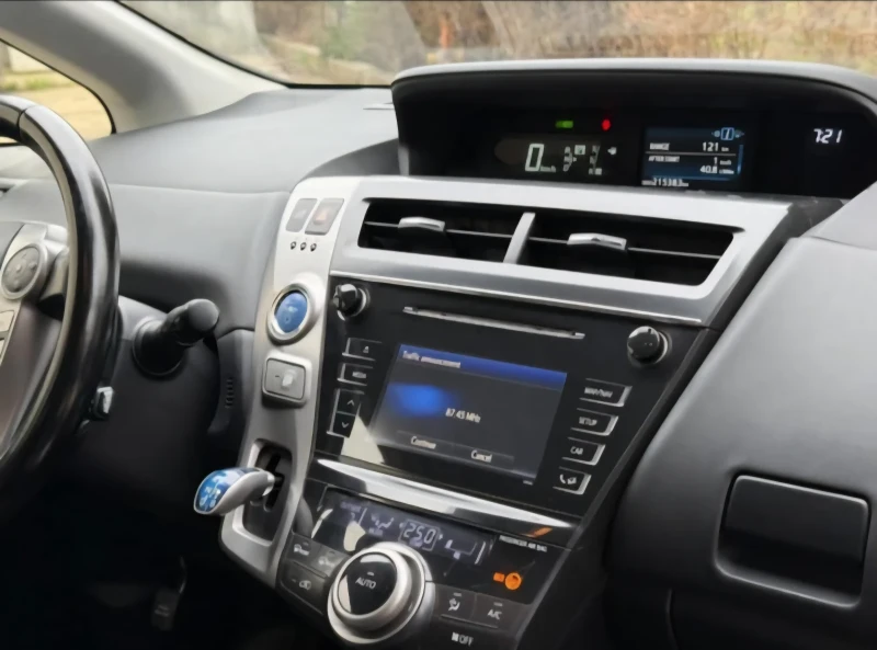 Toyota Prius Plus + , снимка 7 - Автомобили и джипове - 52113689