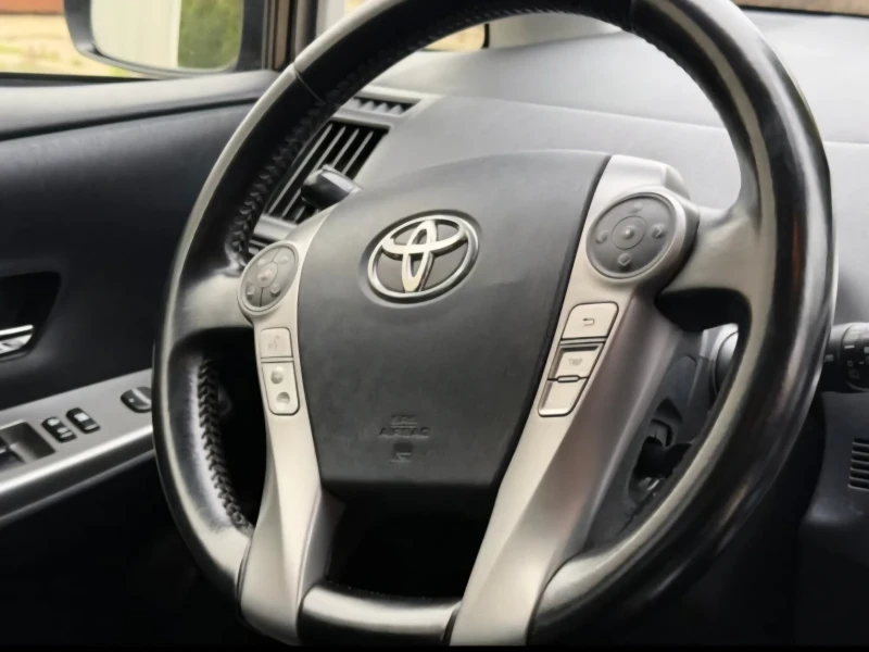 Toyota Prius Plus + , снимка 6 - Автомобили и джипове - 52113689