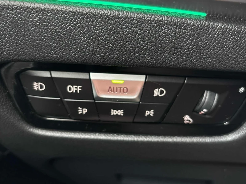 BMW 330 * 330i xDrive * CARFAX * БЕЗ ПЪРВОНАЧАЛНА ВНОСКА, снимка 11 - Автомобили и джипове - 53102496