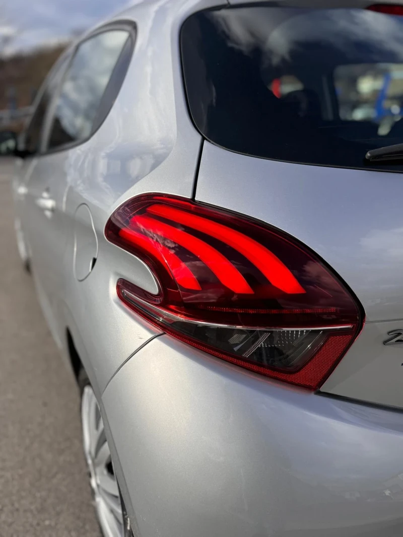 Peugeot 208 1.2 i , снимка 16 - Автомобили и джипове - 53138727