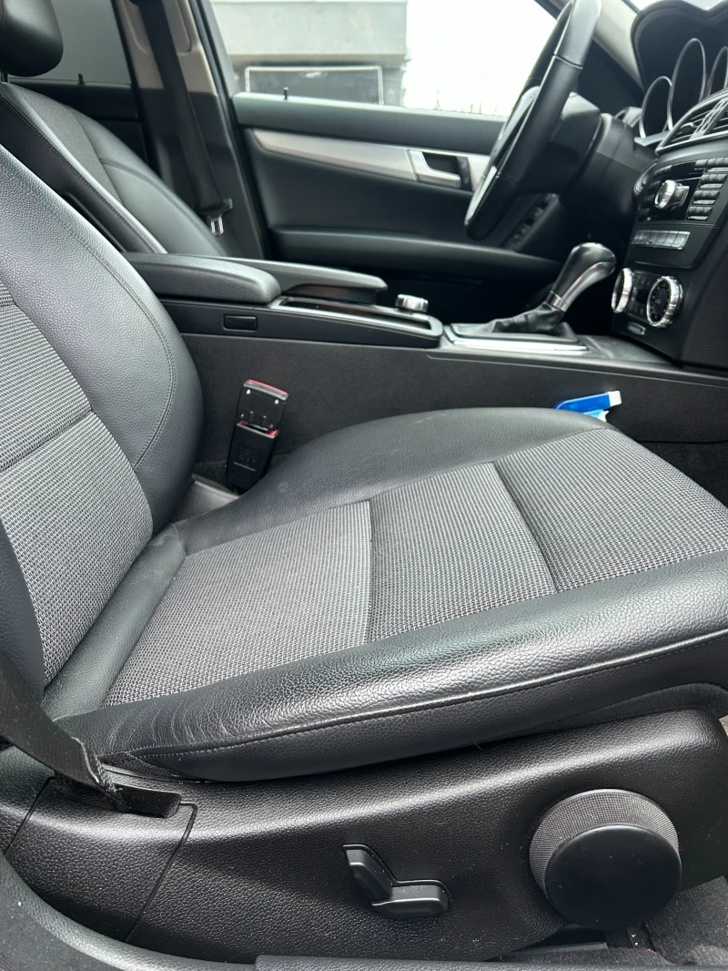 Mercedes-Benz C 220, снимка 12 - Автомобили и джипове - 53436987