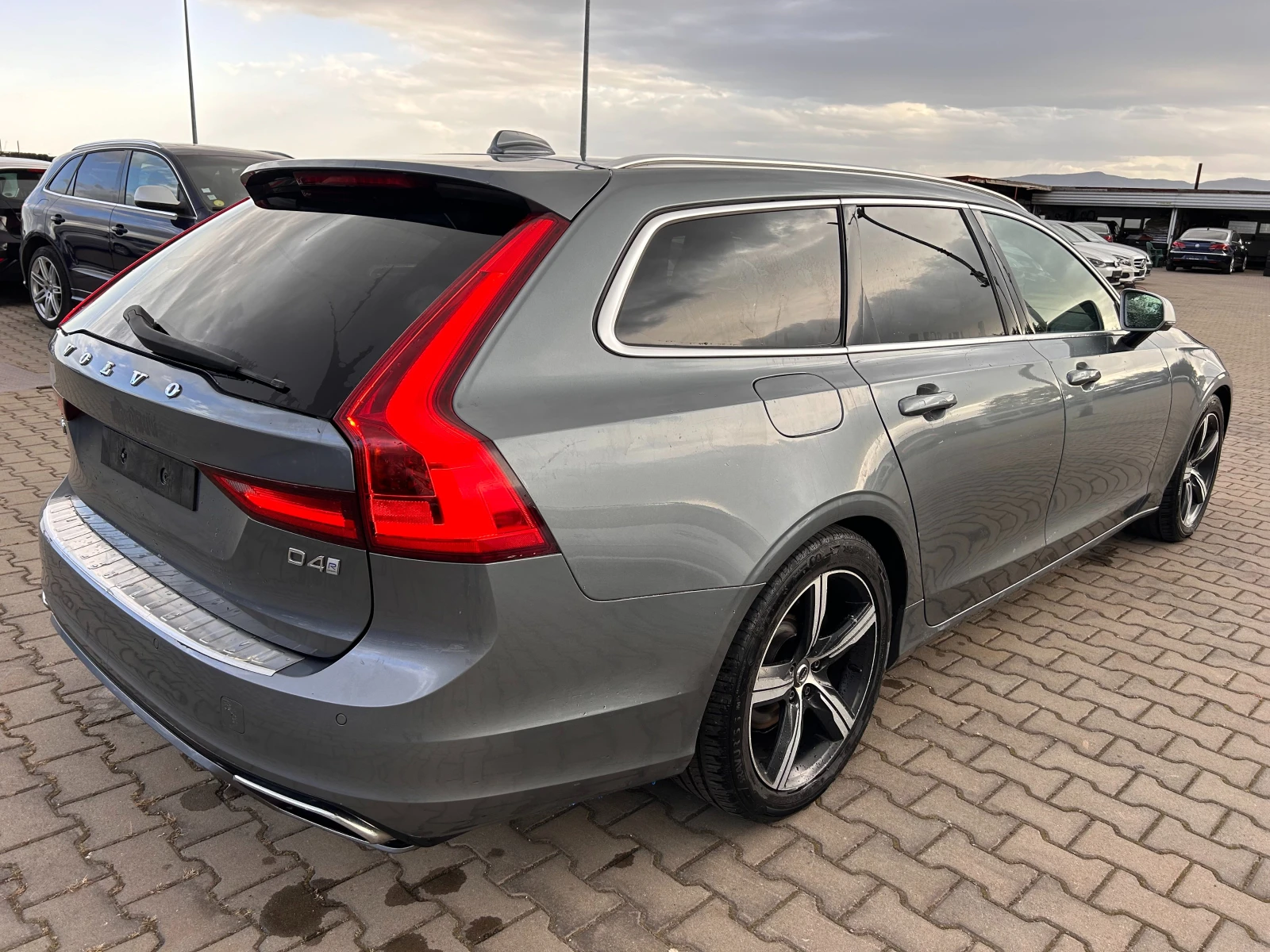 Volvo V90 2.0D R-Design AVTOMAT/NAVI/KOJA/KAMERA ЛИЗИНГ - изображение 6