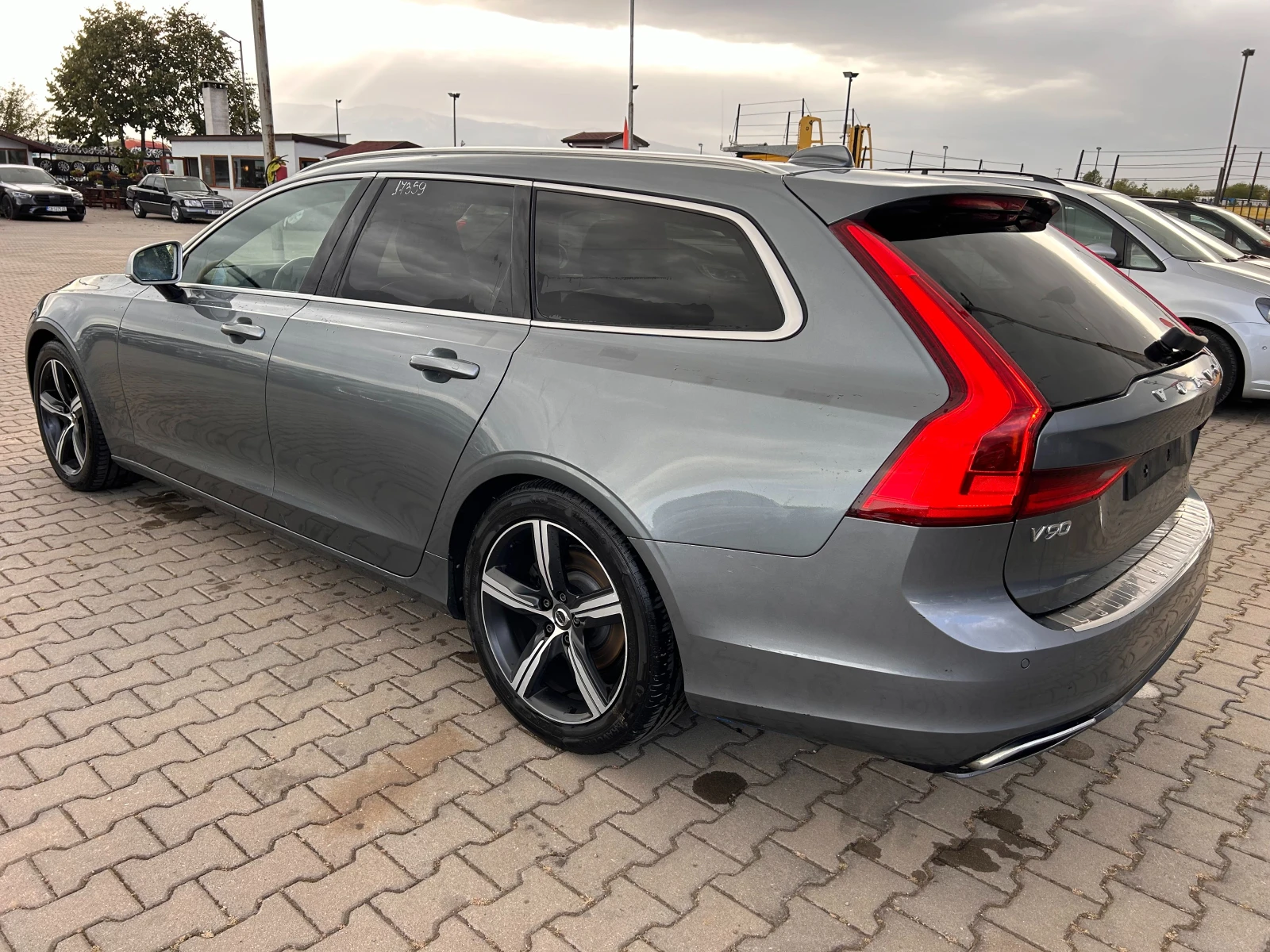 Volvo V90 2.0D R-Design AVTOMAT/NAVI/KOJA/KAMERA ЛИЗИНГ - изображение 8