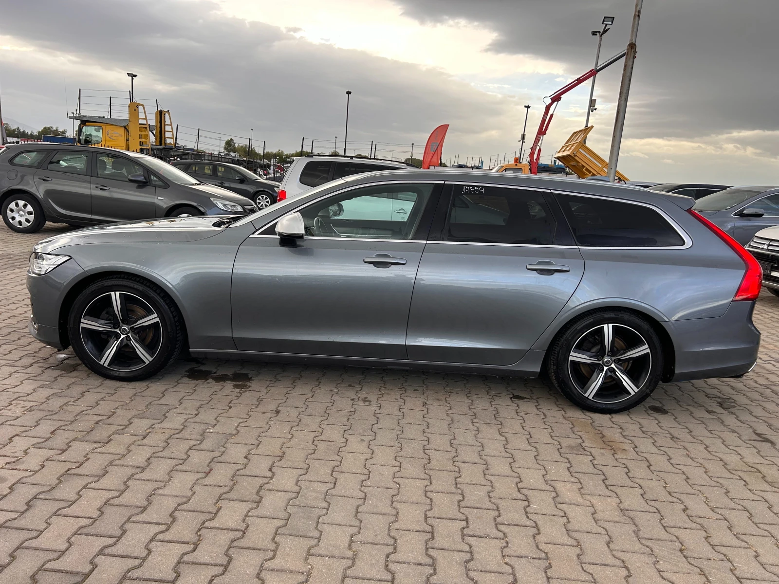 Volvo V90 2.0D R-Design AVTOMAT/NAVI/KOJA/KAMERA ЛИЗИНГ - изображение 9