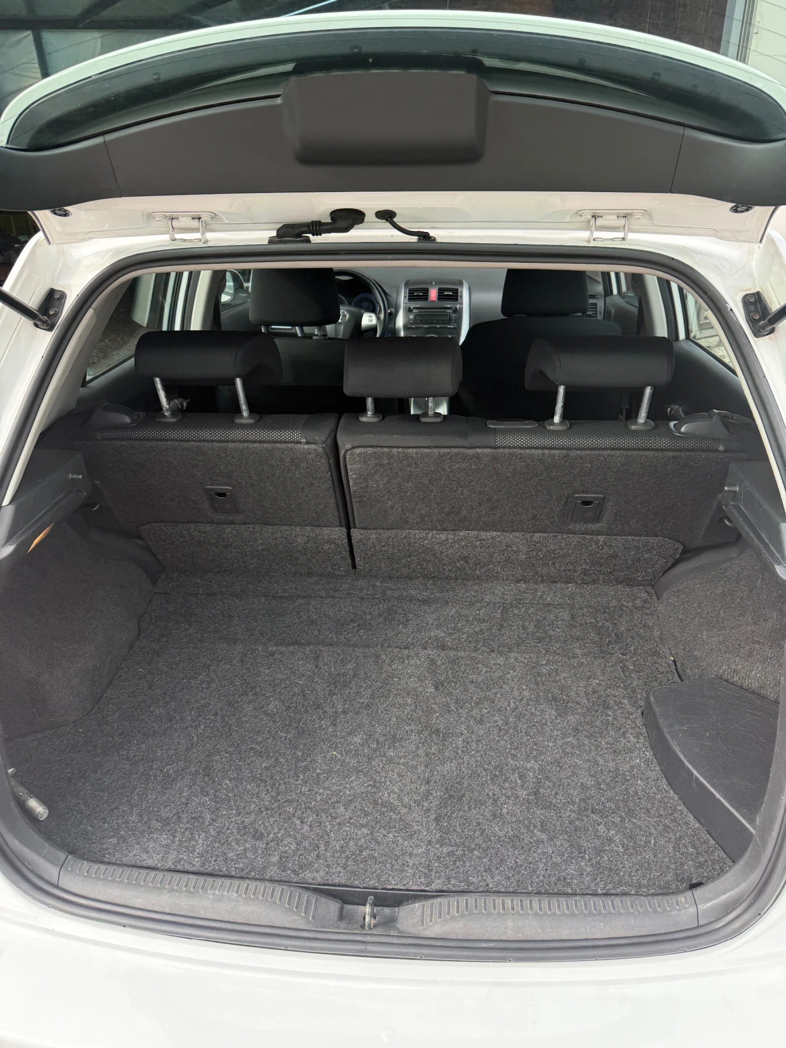 Toyota Auris 1.33i - изображение 8