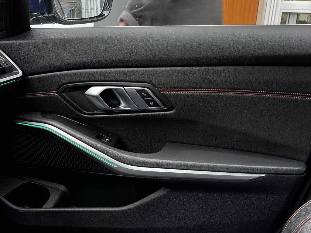 BMW 330 * 330i xDrive * CARFAX * БЕЗ ПЪРВОНАЧАЛНА ВНОСКА - изображение 10