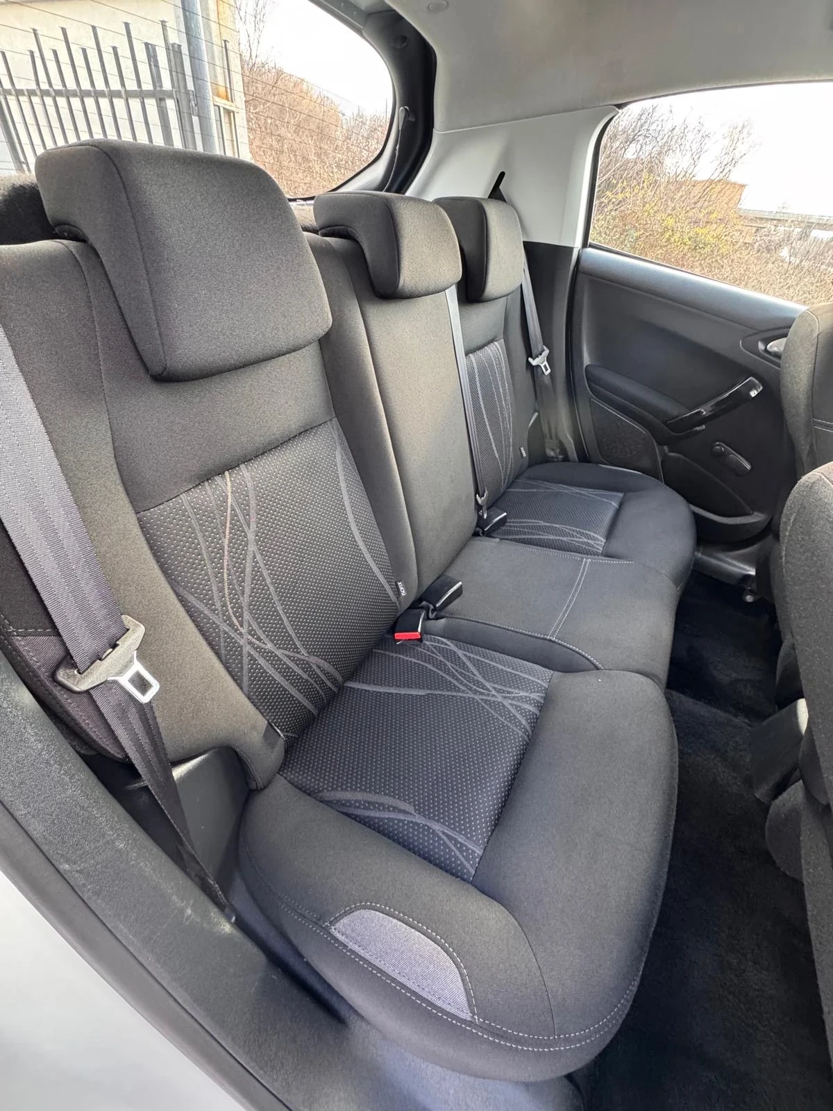 Peugeot 208 1.2 i  - изображение 10