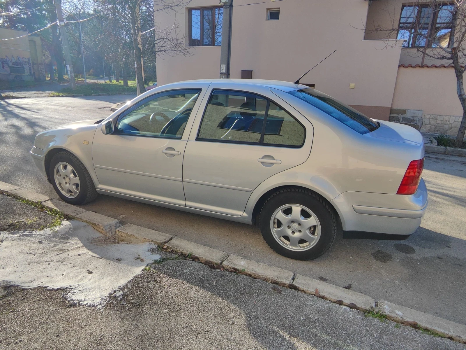 VW Bora V5, снимка 13 - Автомобили и джипове - 53756604