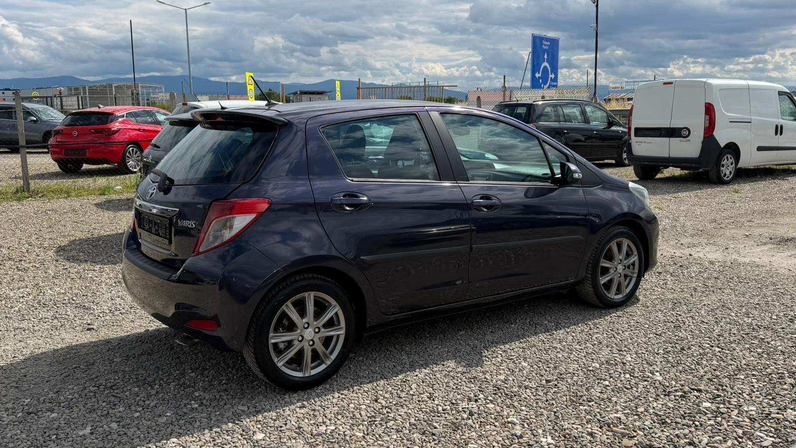 Toyota Yaris, снимка 3 - Автомобили и джипове - 54894820