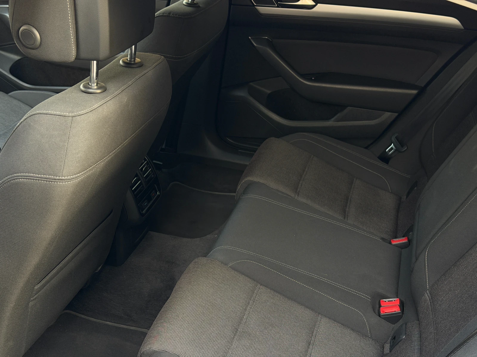 VW Passat, снимка 14 - Автомобили и джипове - 55999133