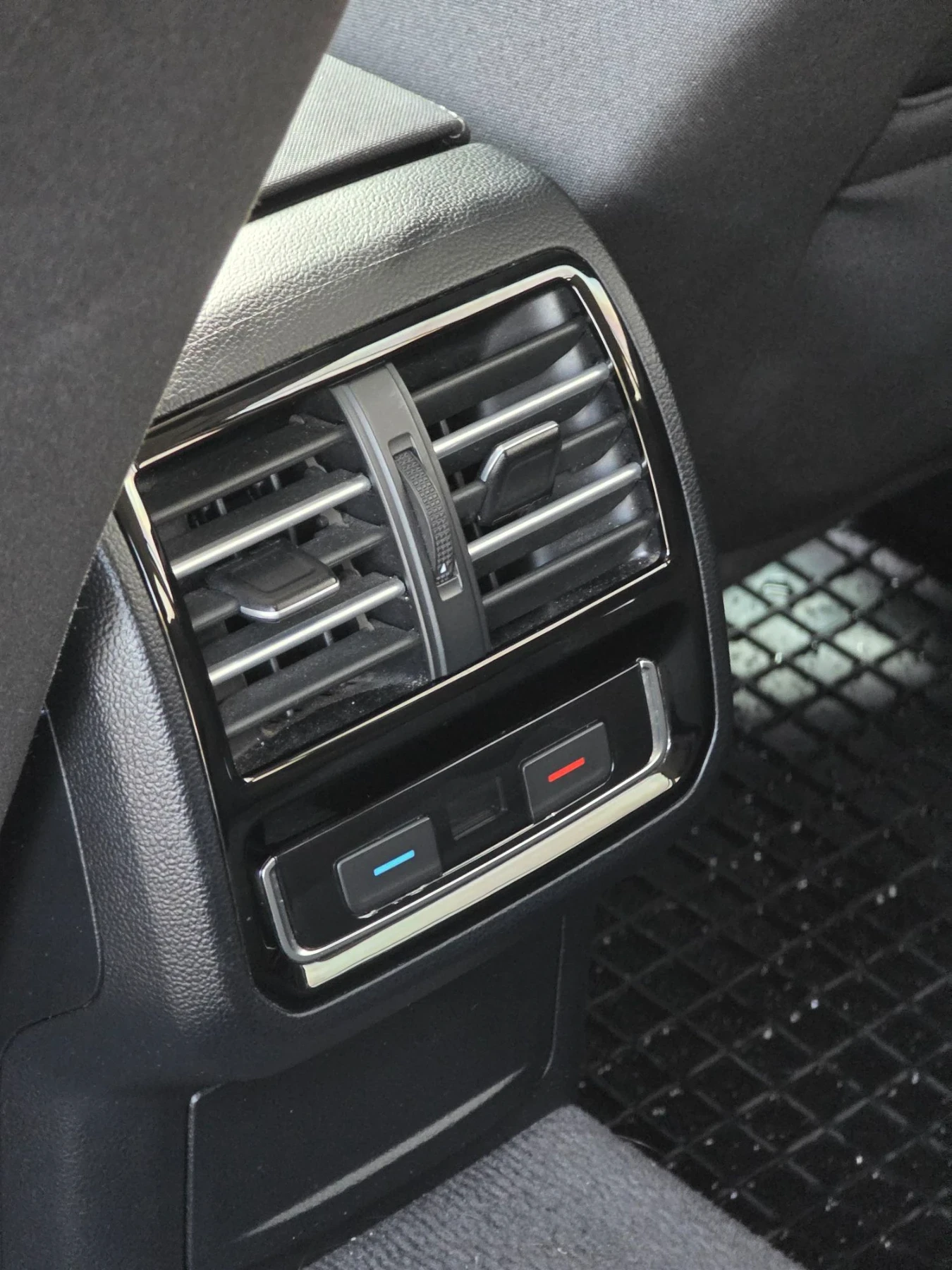 VW Passat B8 Variant / 2.0 TDI / Ръчка, снимка 9 - Автомобили и джипове - 56143055