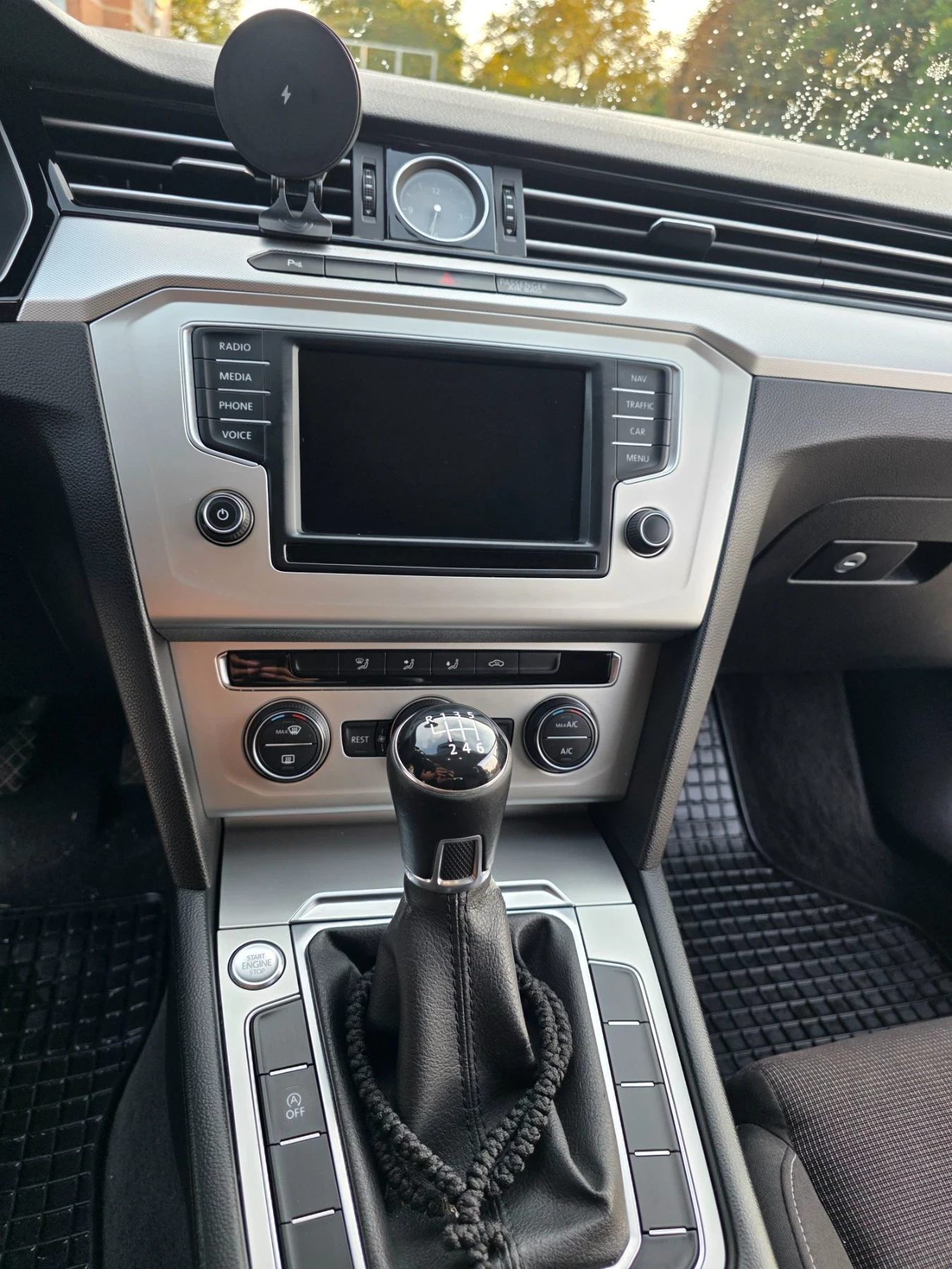 VW Passat B8 Variant / 2.0 TDI / Ръчка, снимка 12 - Автомобили и джипове - 56143055