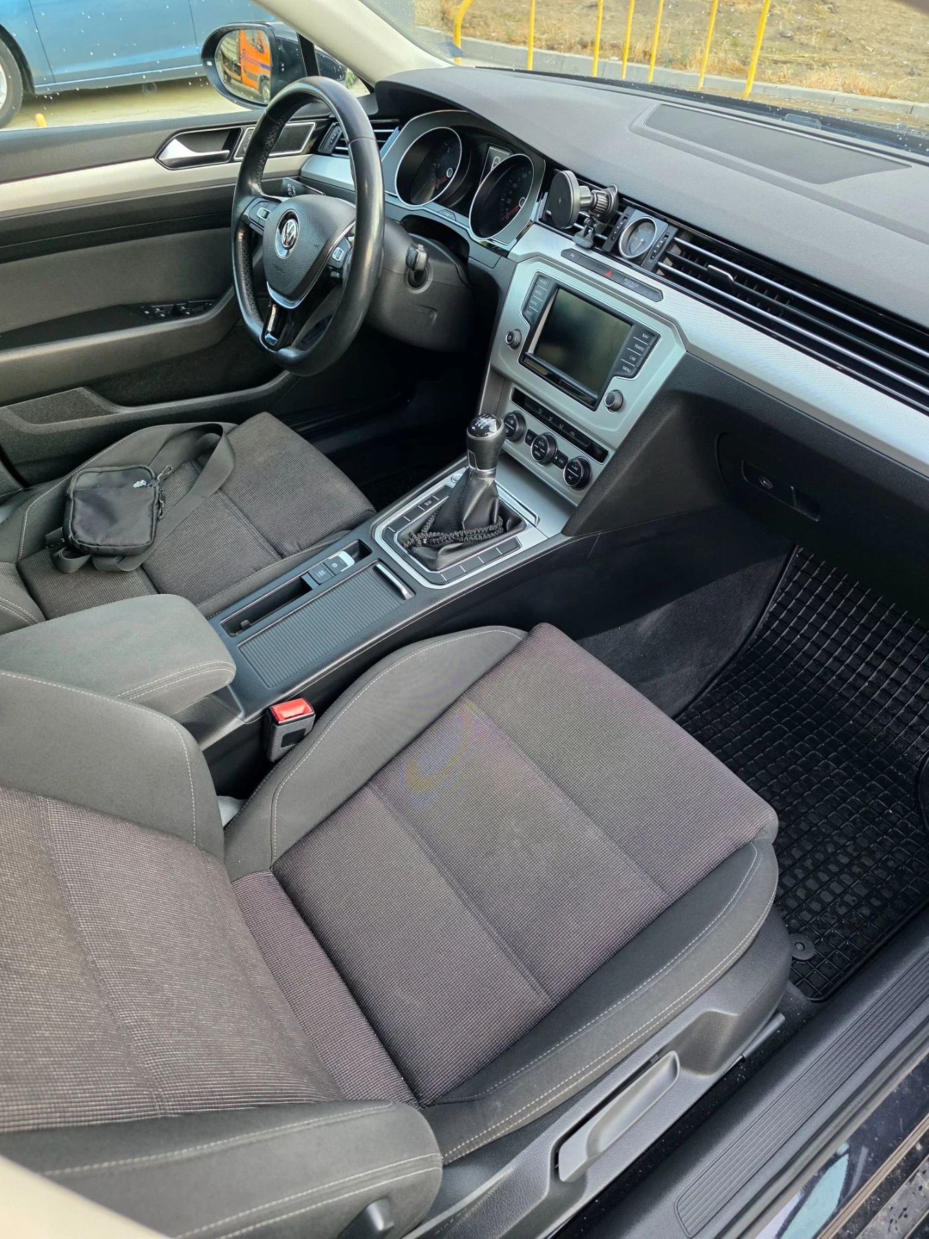 VW Passat B8 Variant / 2.0 TDI / Ръчка, снимка 14 - Автомобили и джипове - 56143055