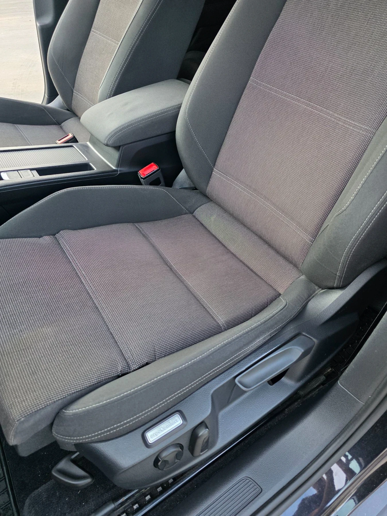 VW Passat B8 Variant / 2.0 TDI / Ръчка, снимка 11 - Автомобили и джипове - 56143055