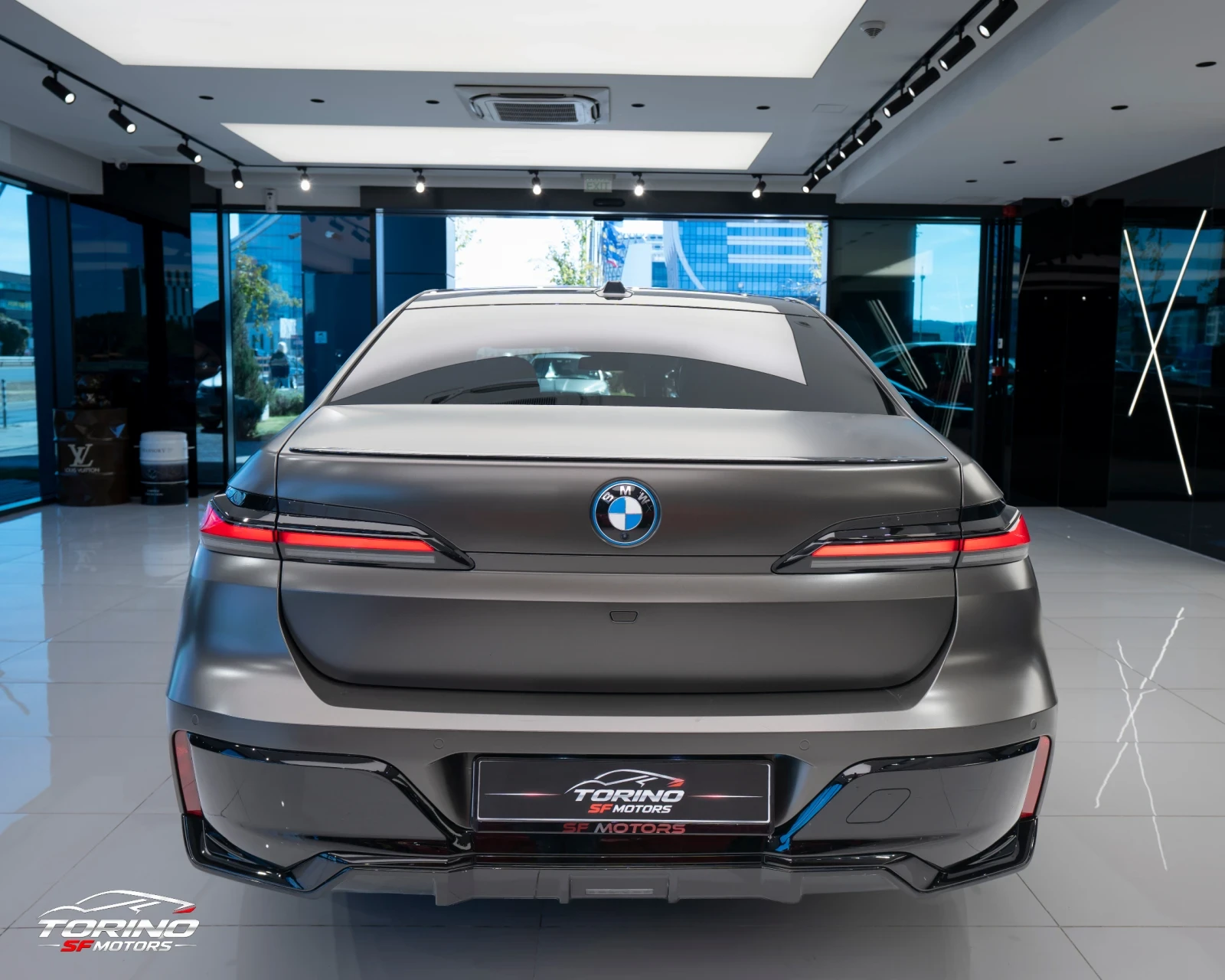 BMW 750  TV* M SPORT PLUS* EXECUTIVE* xDrive* PANO* FULL* , снимка 4 - Автомобили и джипове - 56339581