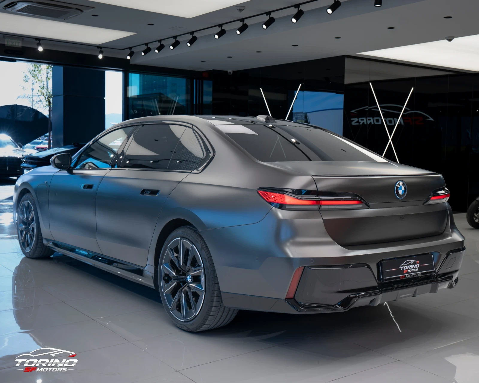 BMW 750  TV* M SPORT PLUS* EXECUTIVE* xDrive* PANO* FULL* , снимка 3 - Автомобили и джипове - 56339581