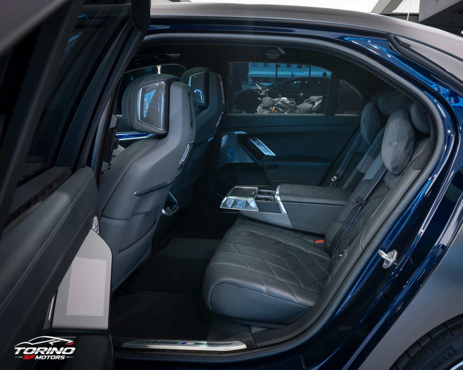 BMW 750  TV* M SPORT PLUS* EXECUTIVE* xDrive* PANO* FULL* , снимка 11 - Автомобили и джипове - 56339581
