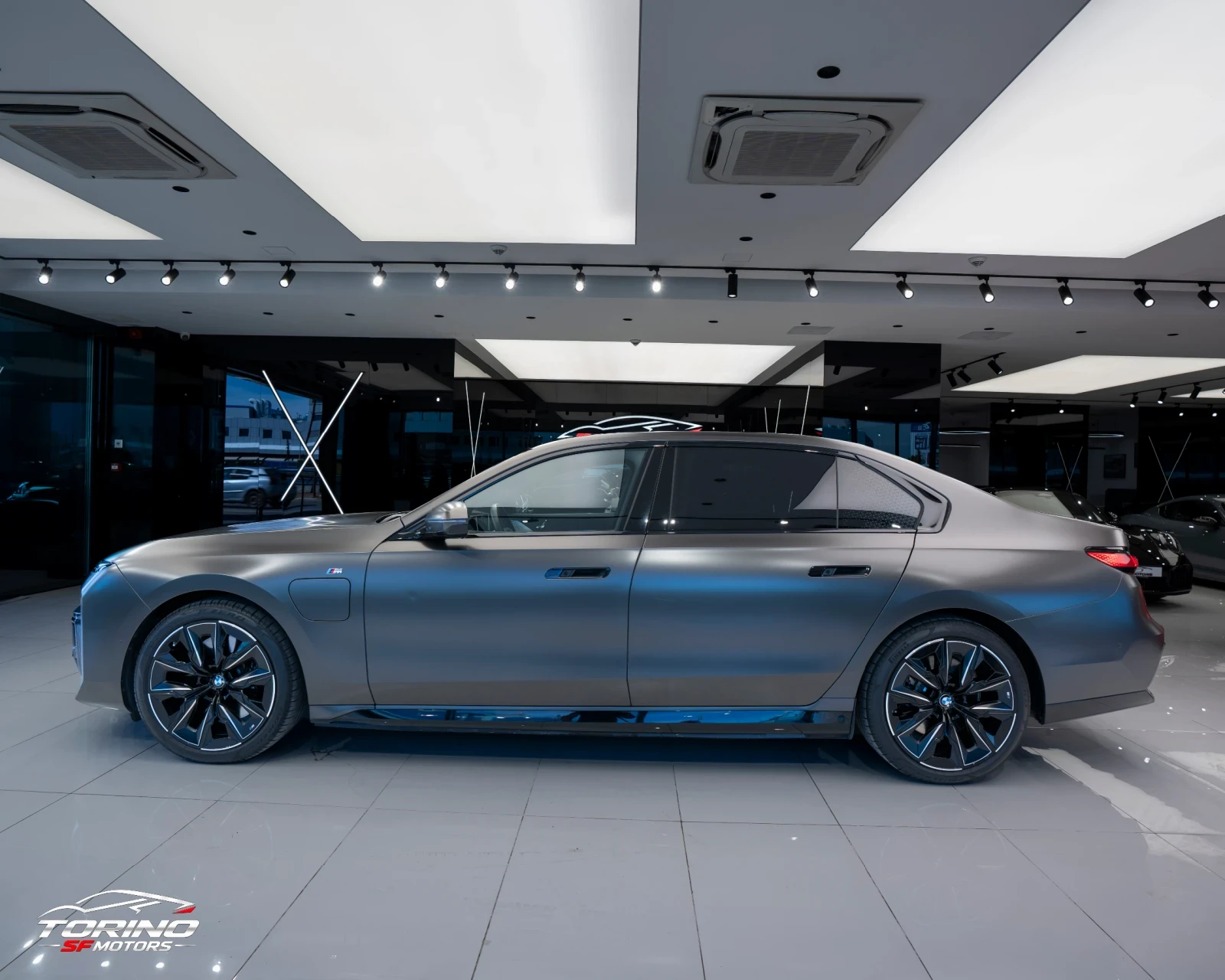 BMW 750  TV* M SPORT PLUS* EXECUTIVE* xDrive* PANO* FULL* , снимка 2 - Автомобили и джипове - 56339581