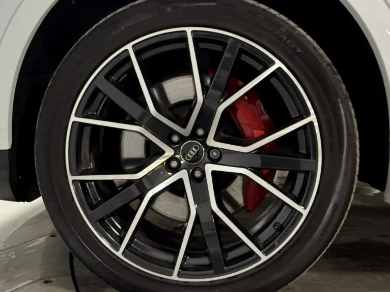 Audi SQ8 B&O* DISTR* PANO* ALCANTARA, снимка 16 - Автомобили и джипове - 53124069