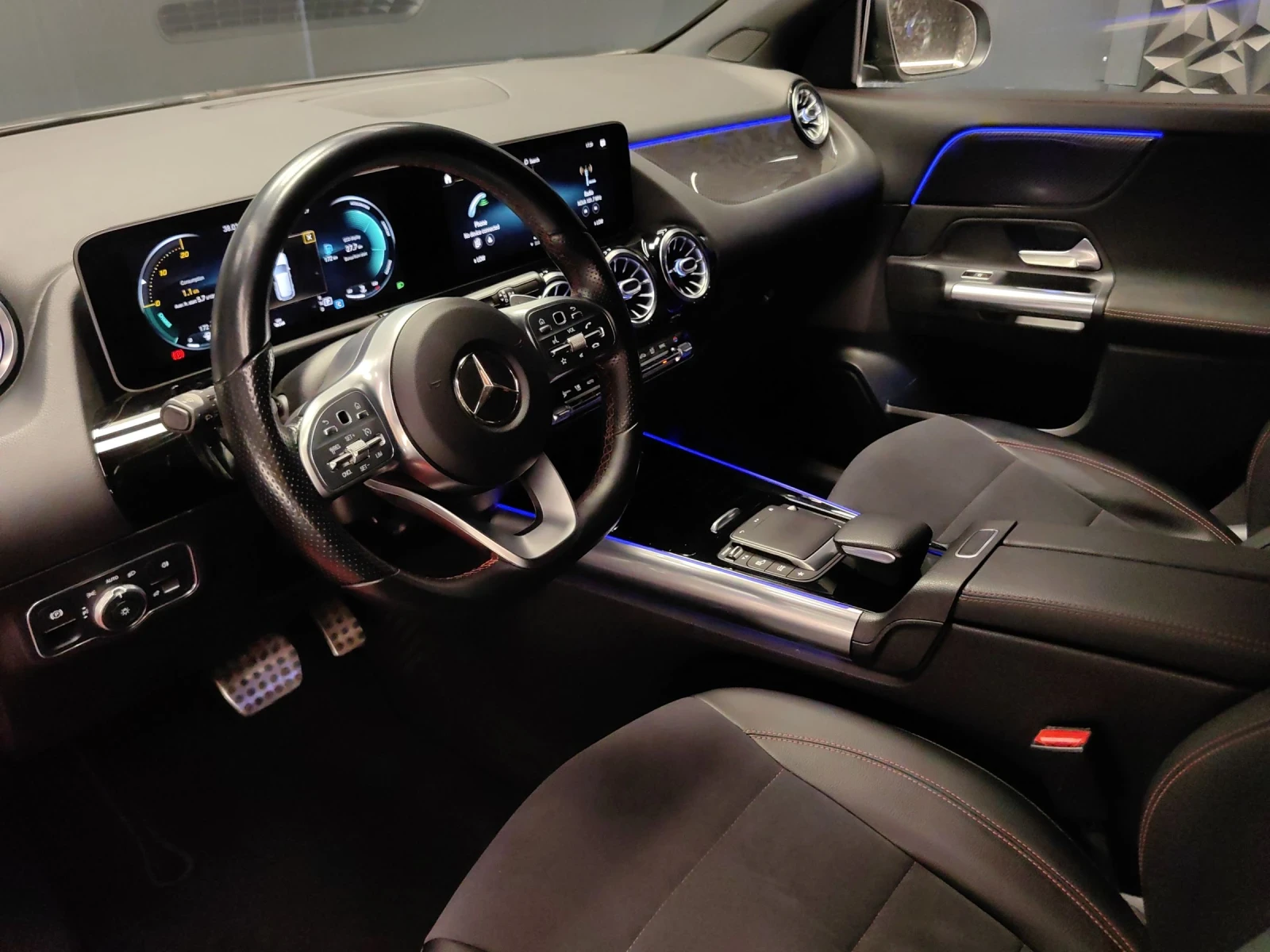 Mercedes-Benz GLA 200 AMG LINE/РЕГИСТРИРАНА/НОВА/360/CARBON/ - изображение 8