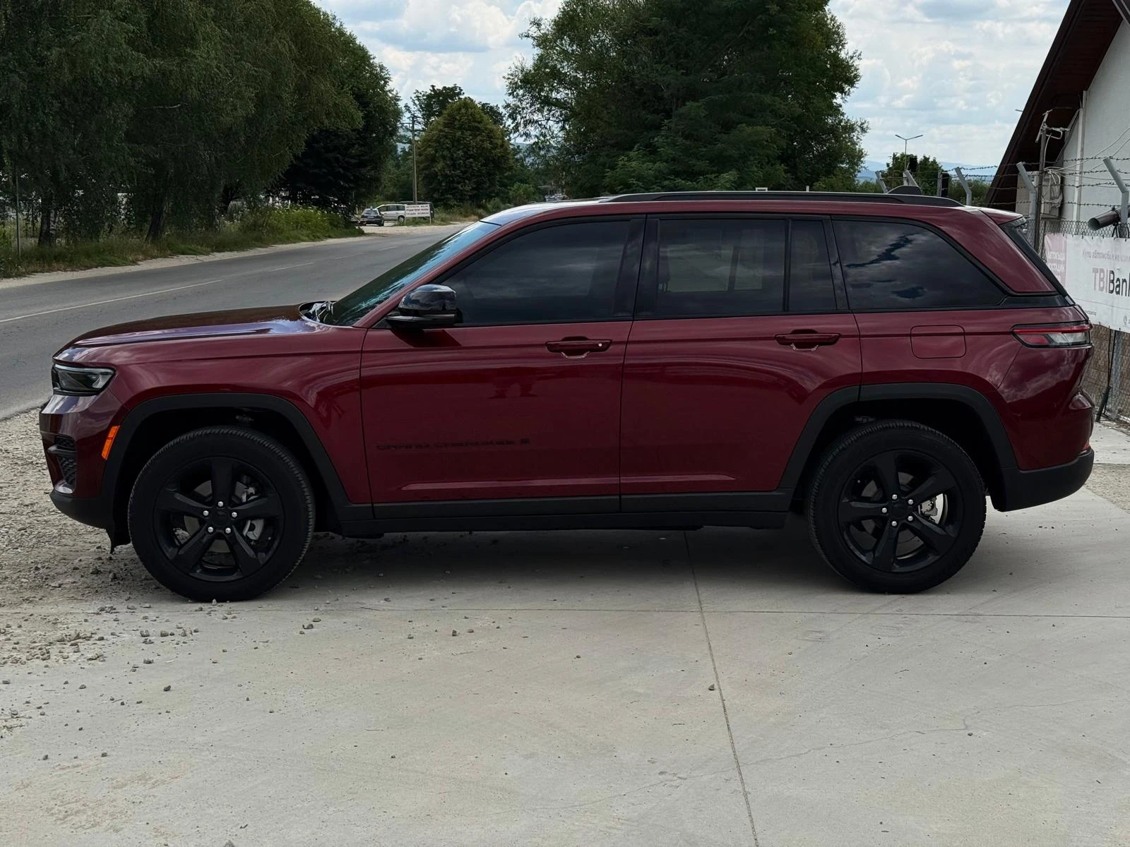 Jeep Grand cherokee 3.6 Pentastar/Газ/5800км/Carplay/Собствен лизинг - изображение 7
