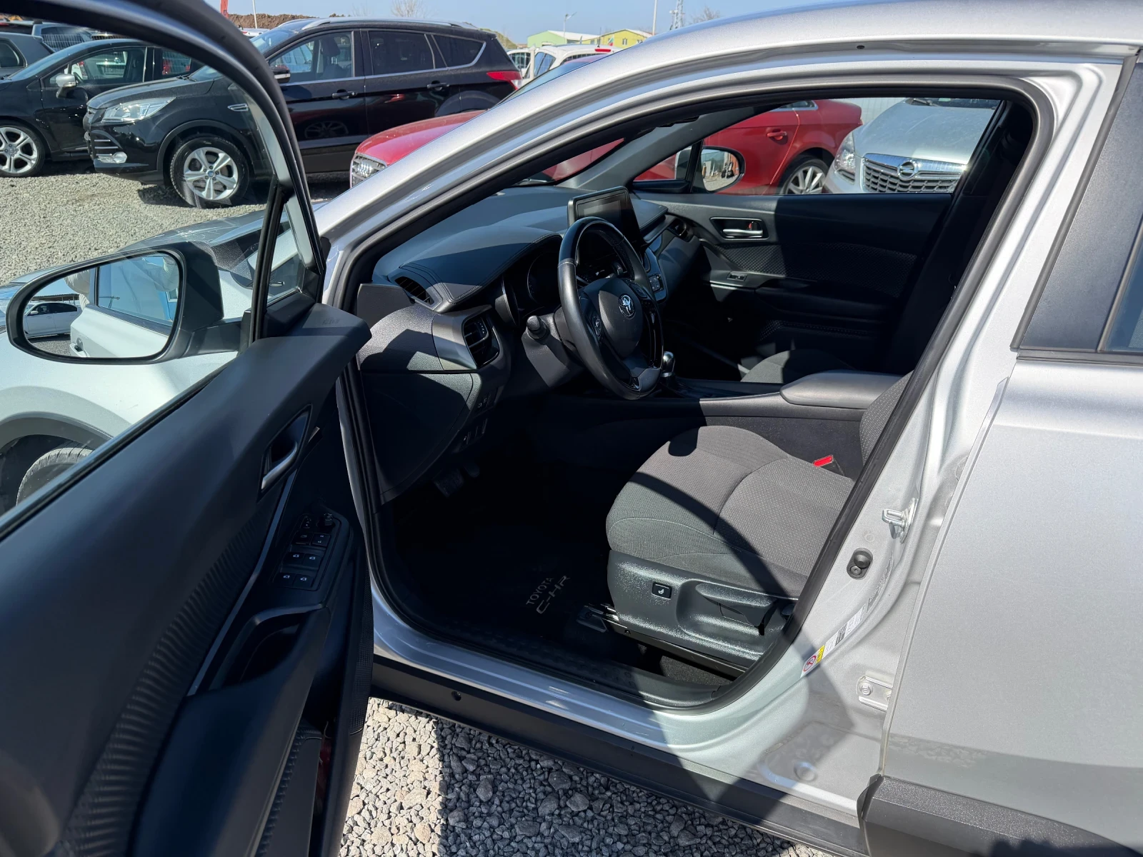 Toyota C-HR 1.8 Бензин-Хибрид, снимка 7 - Автомобили и джипове - 53800371