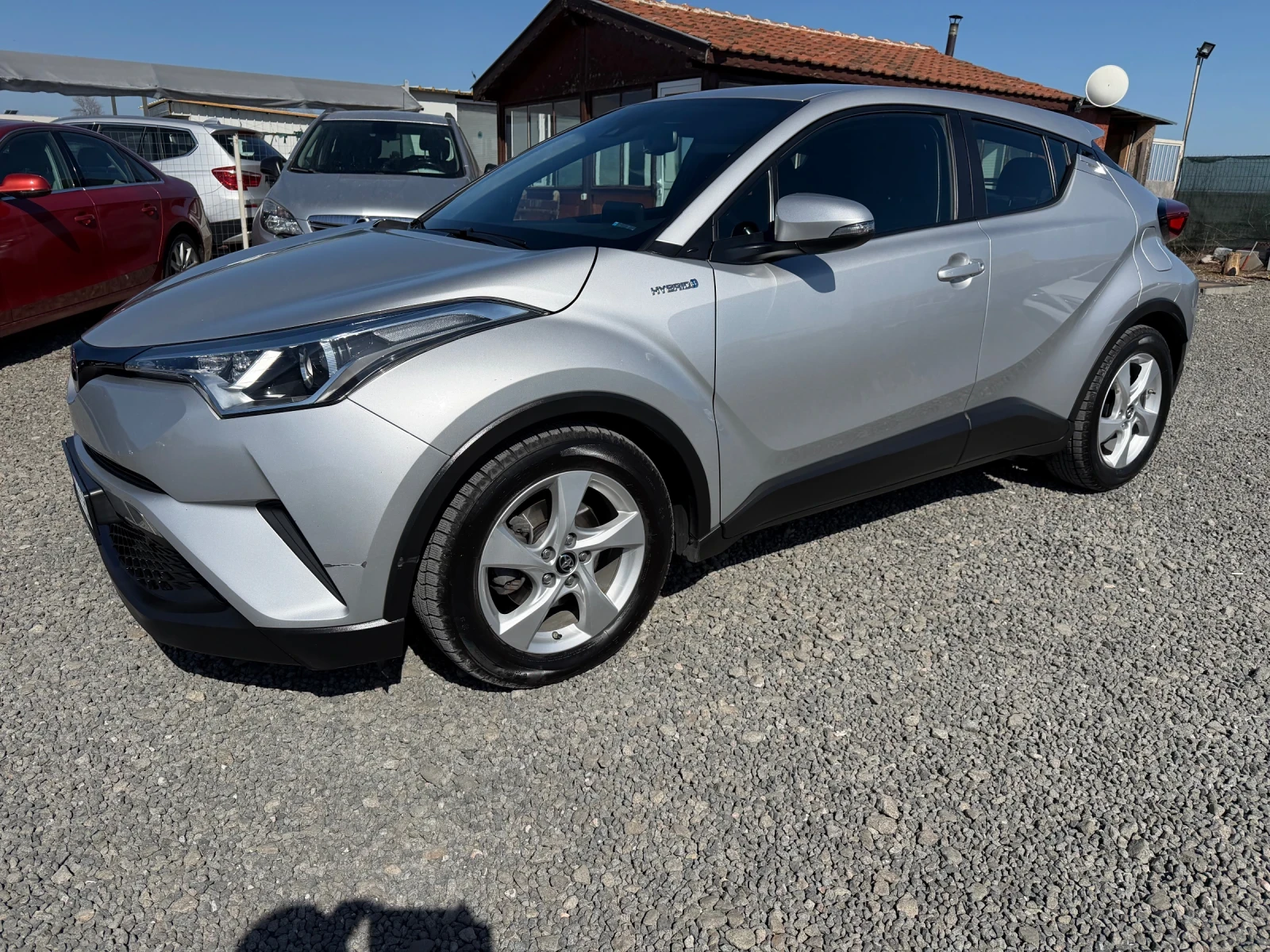 Toyota C-HR 1.8 Бензин-Хибрид, снимка 3 - Автомобили и джипове - 53800371