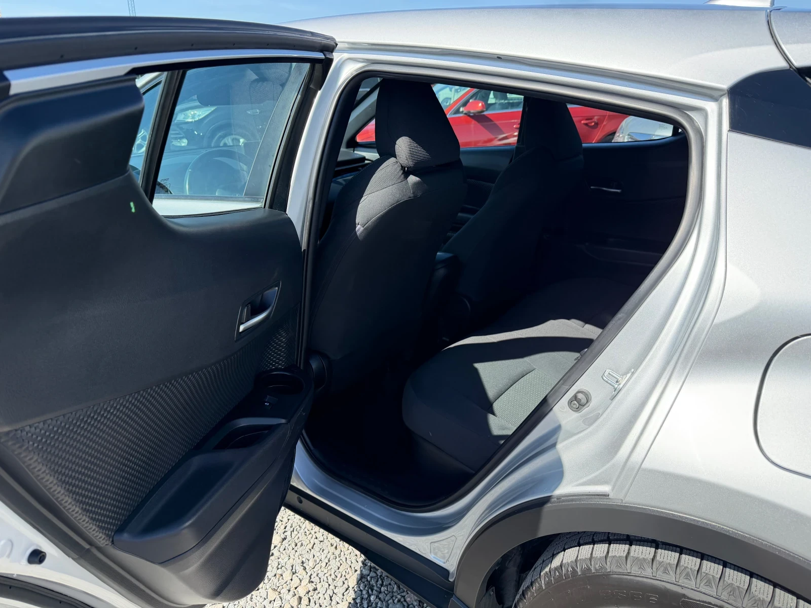 Toyota C-HR 1.8 Бензин-Хибрид, снимка 8 - Автомобили и джипове - 53800371