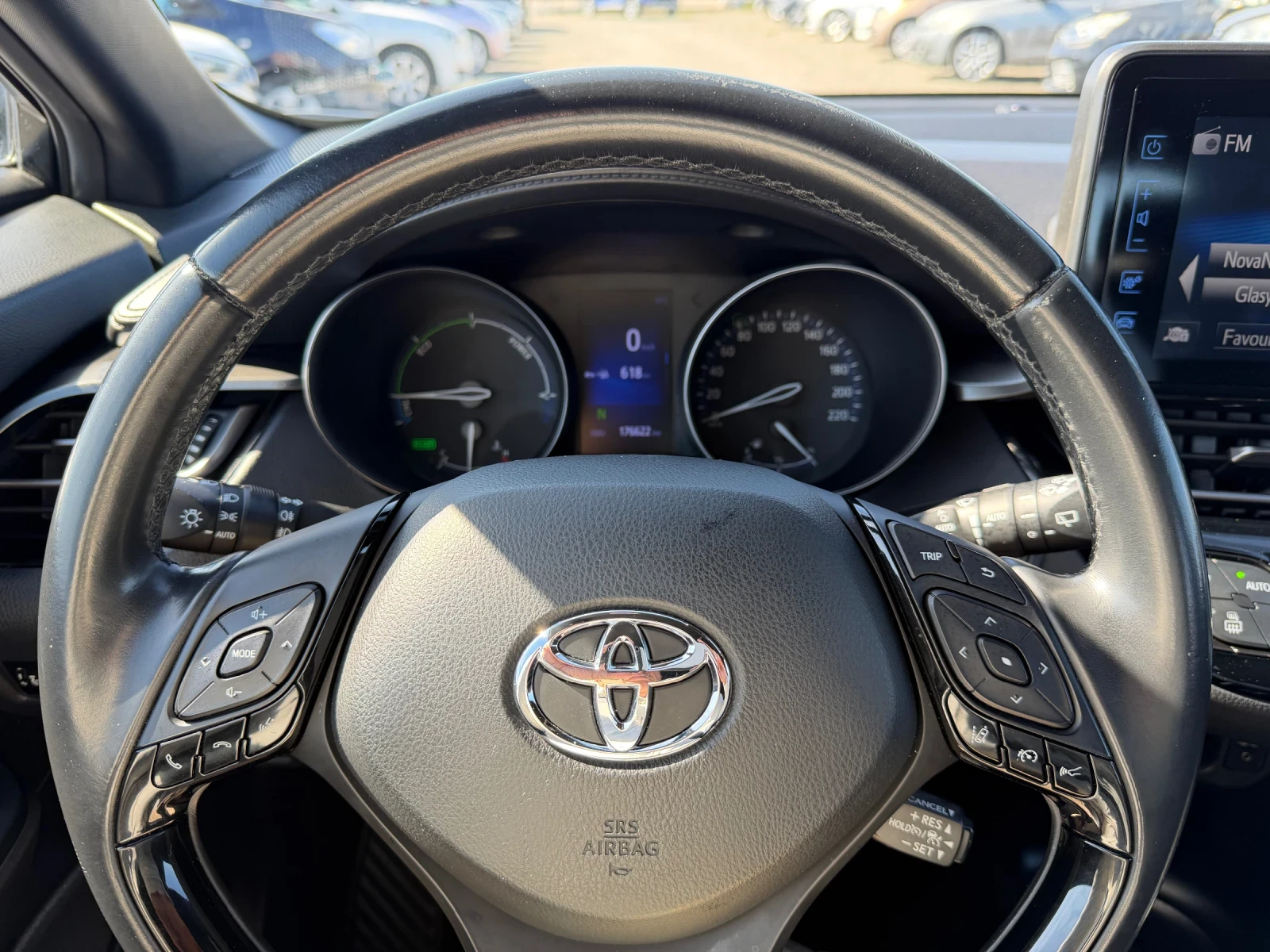 Toyota C-HR 1.8 Бензин-Хибрид, снимка 12 - Автомобили и джипове - 53800371