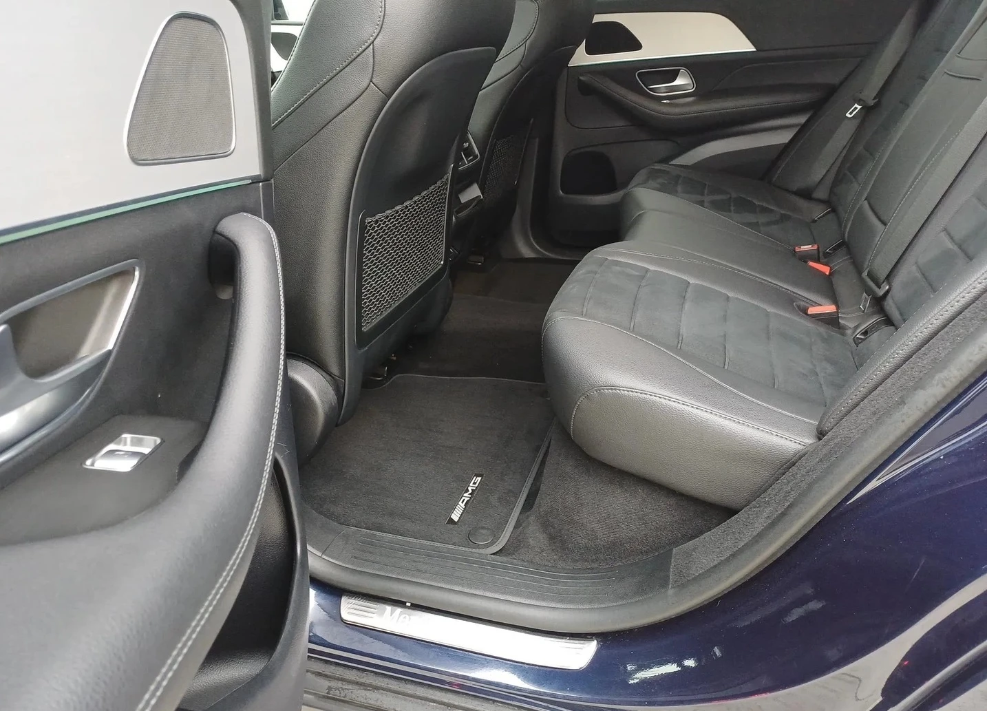 Mercedes-Benz GLE 350 d 4MATIC AMG-Line, снимка 8 - Автомобили и джипове - 54074777