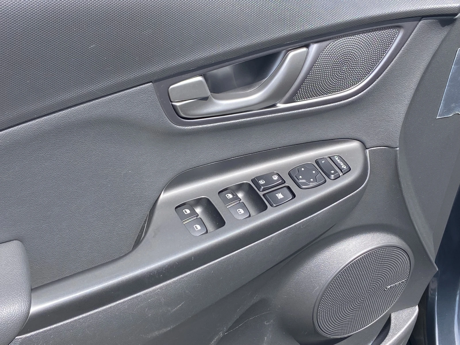Hyundai Kona 64kw-204кс-Термо помпа!, снимка 7 - Автомобили и джипове - 54508171