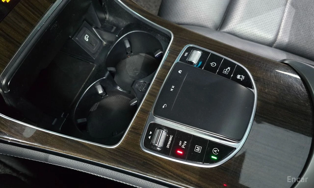 Mercedes-Benz GLC 300 4MATIC* DISTRONIC* HEAD-UP* DRIVE-ASSIST* , снимка 11 - Автомобили и джипове - 54545635