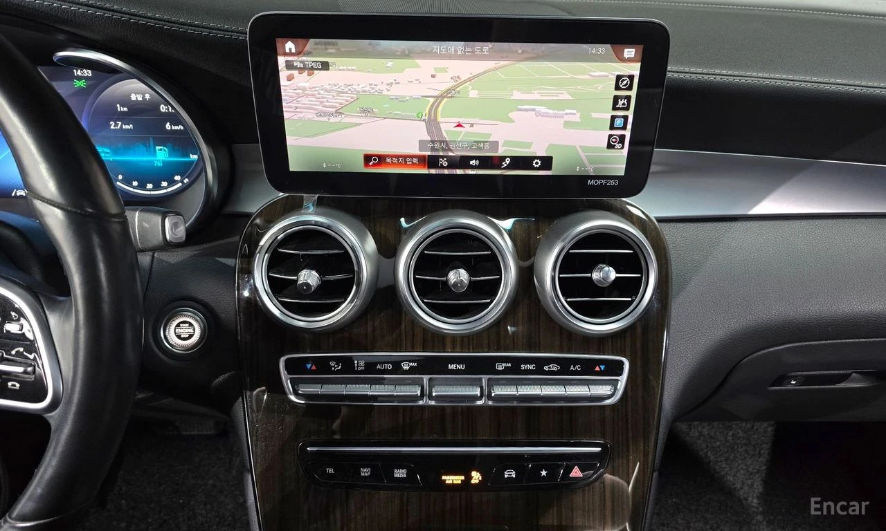 Mercedes-Benz GLC 300 4MATIC* DISTRONIC* HEAD-UP* DRIVE-ASSIST* , снимка 8 - Автомобили и джипове - 54545635