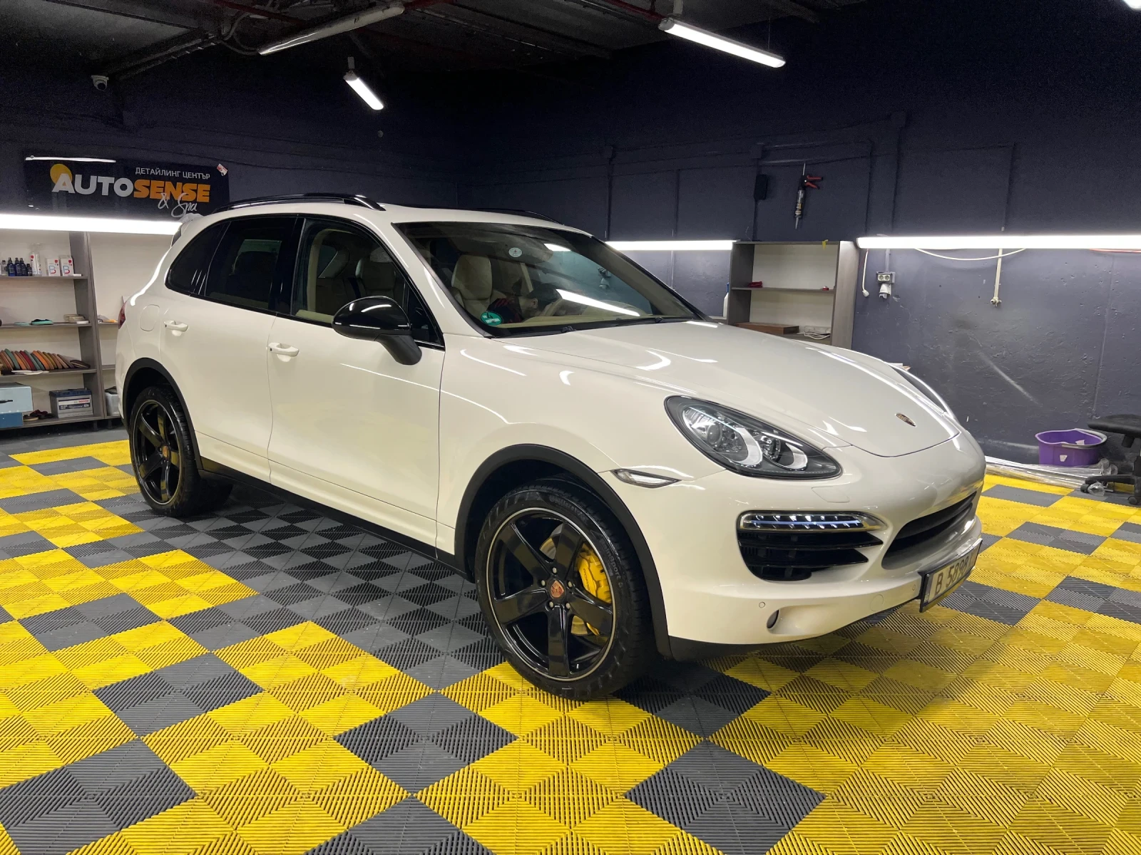 Porsche Cayenne 3.0 TDI, снимка 2 - Автомобили и джипове - 54575003