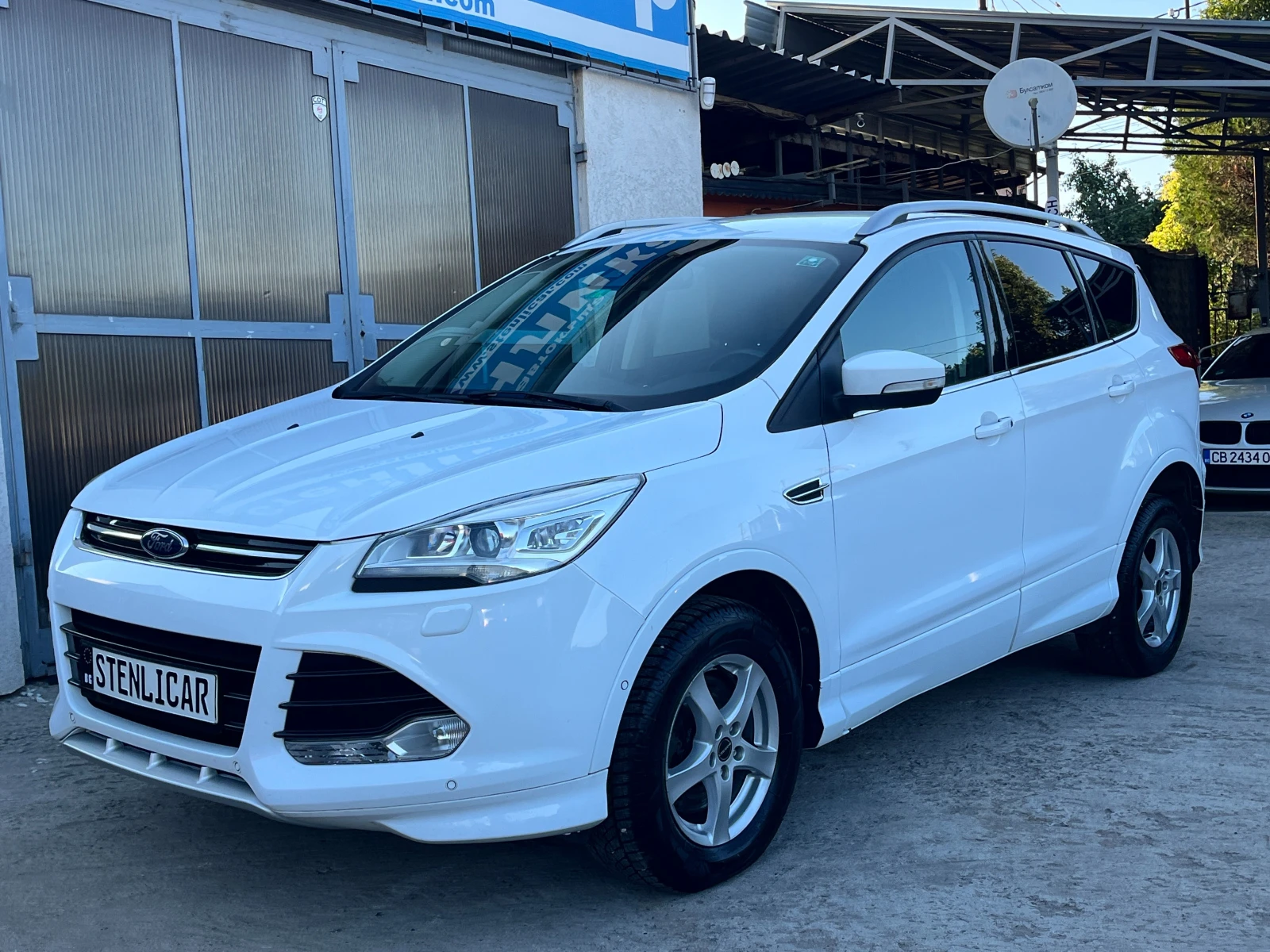 Ford Kuga 1.5SCTi-4X4-Aвтоматик, снимка 3 - Автомобили и джипове - 55506017