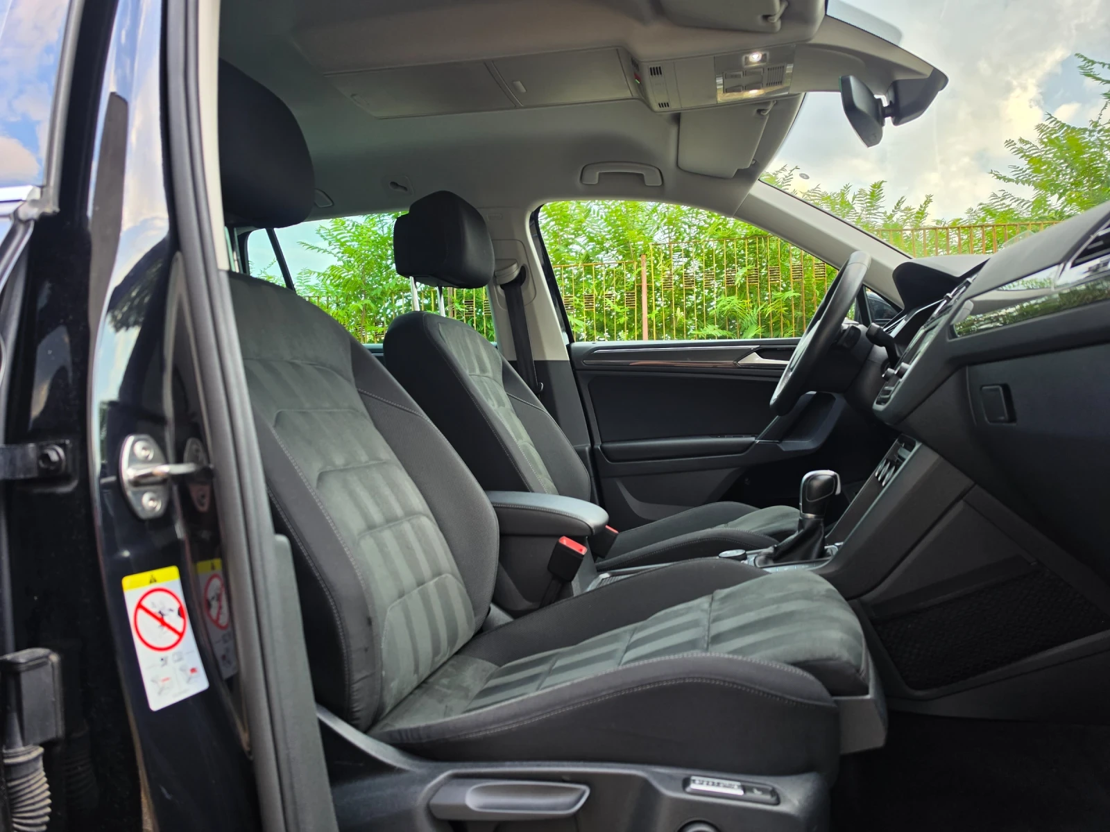 VW Tiguan 2.0TDI 4Motion Highline VIRTUAL DISTRONIC FULL ASS, снимка 10 - Автомобили и джипове - 55844812