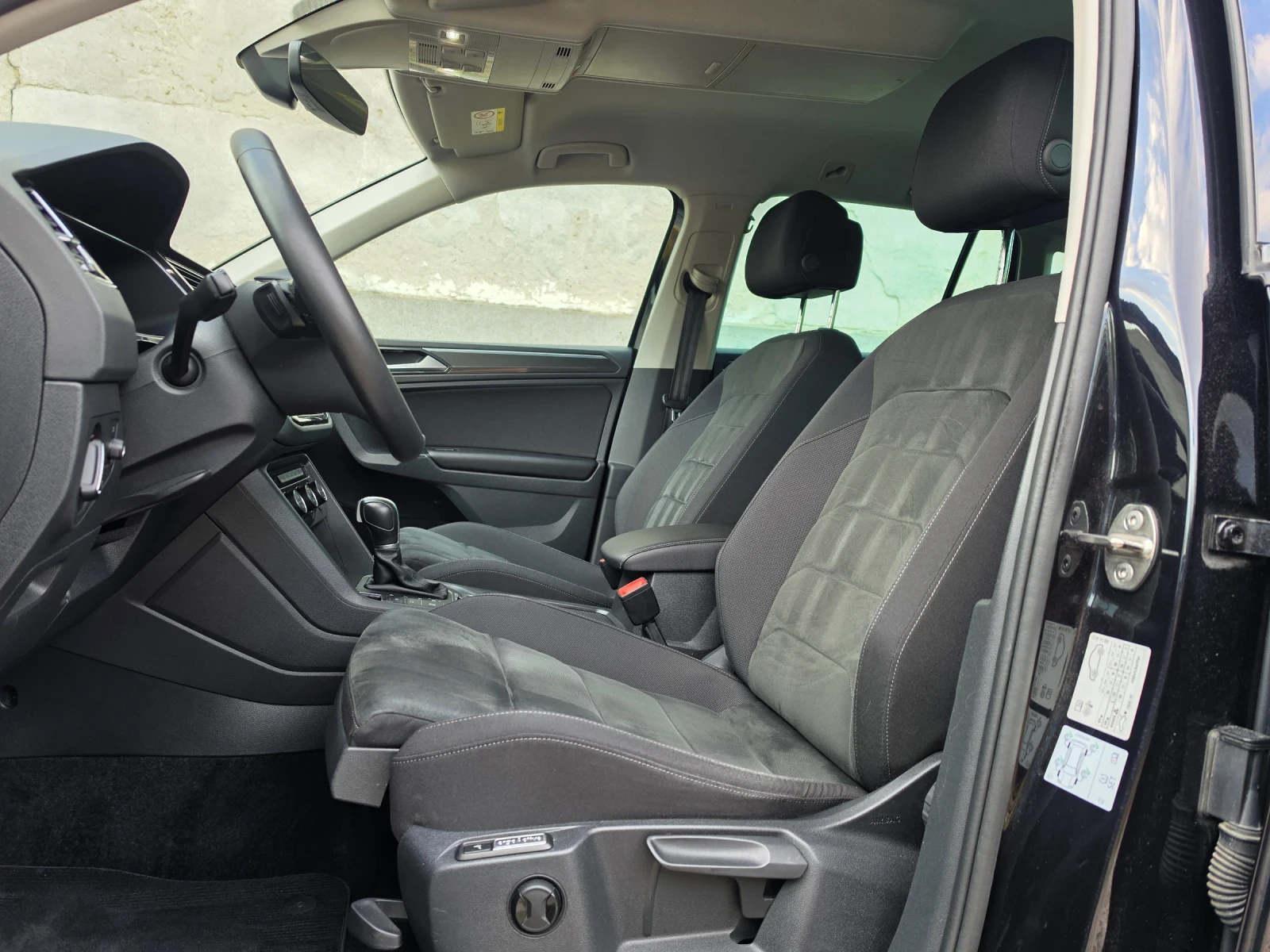 VW Tiguan 2.0TDI 4Motion Highline VIRTUAL DISTRONIC FULL ASS, снимка 6 - Автомобили и джипове - 55844812