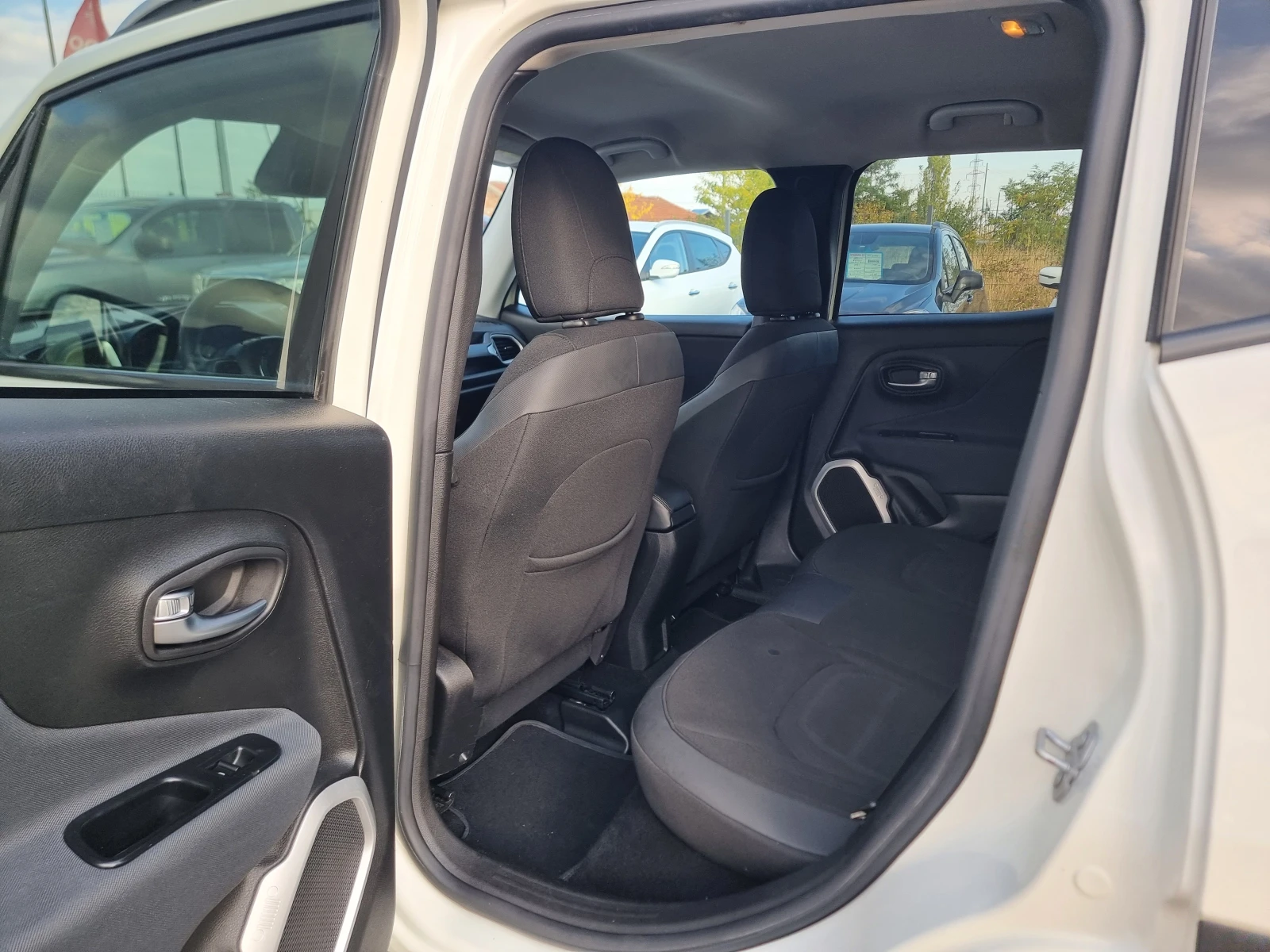Jeep Renegade 2.0MULTI JET 16V, снимка 11 - Автомобили и джипове - 56527842