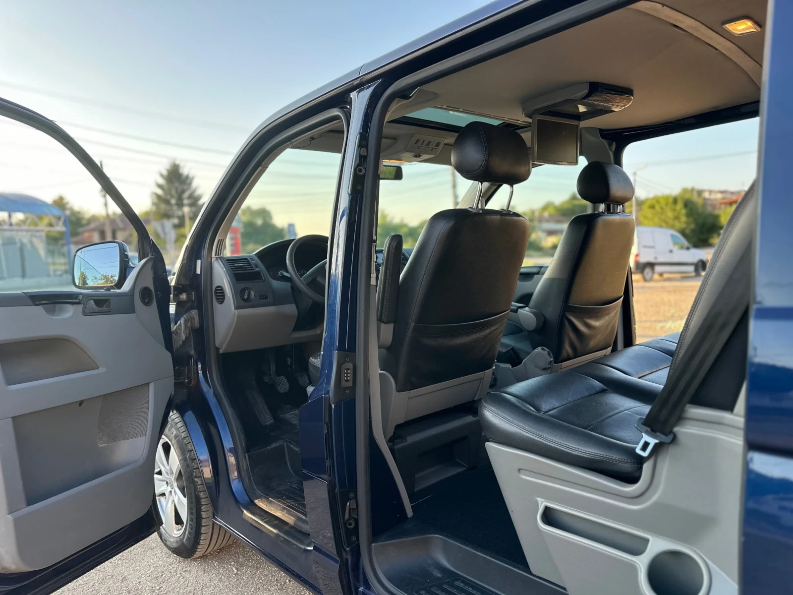 VW Caravelle 2.5 131 К.С. 2009, снимка 8 - Бусове и автобуси - 55848882