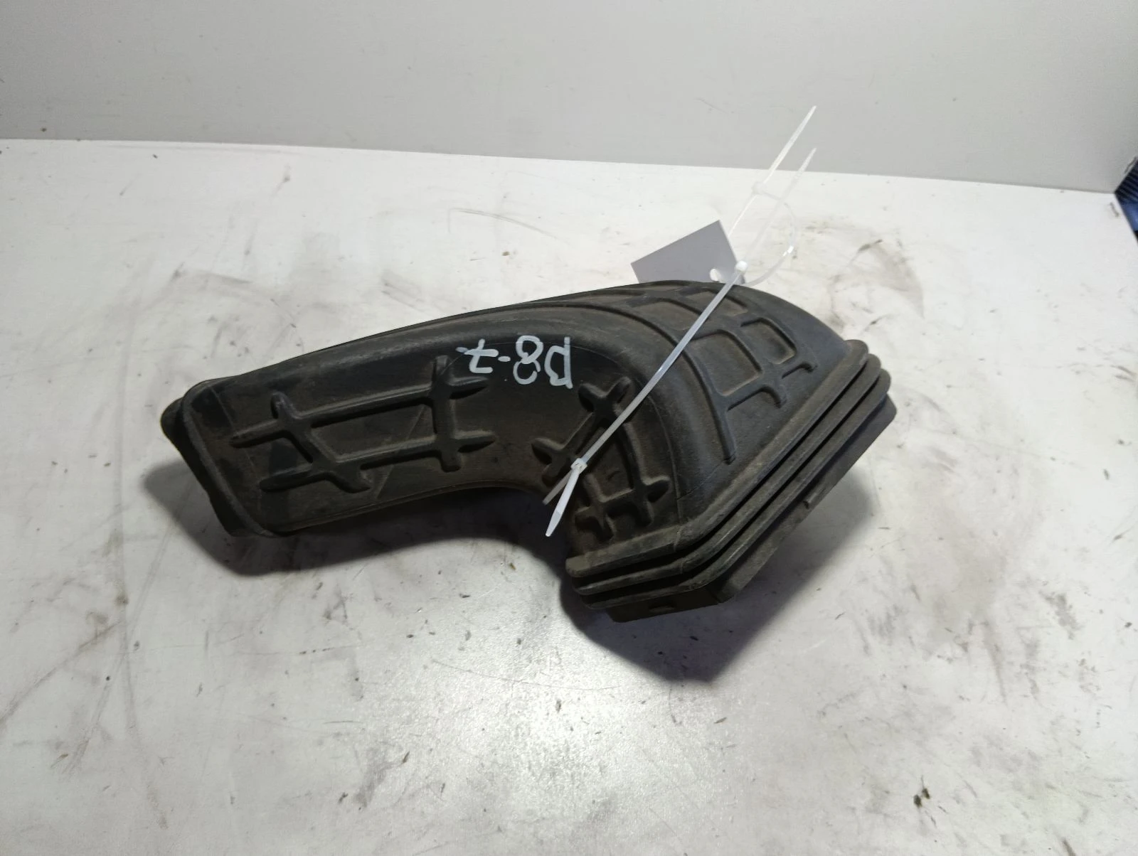 въздуховод  2.7TDI 1021300801 Audi A4