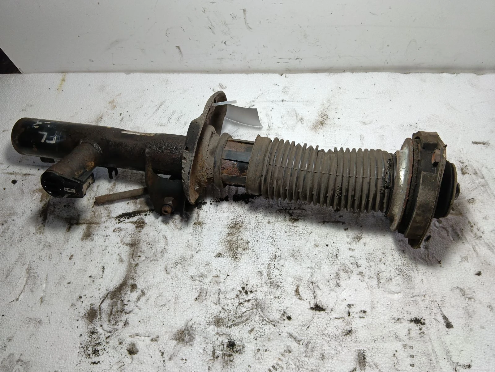 електрически амортисьор преден 3C0413031D VW CC