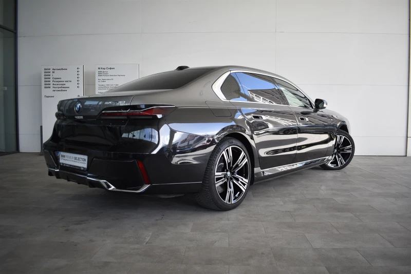 BMW i7 xDrive60, снимка 2 - Автомобили и джипове - 52823939