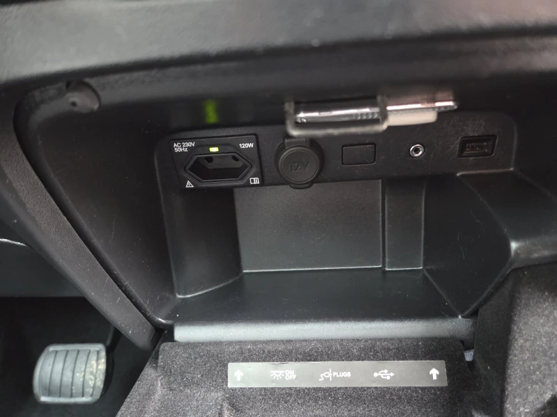 Citroen Grand C4 Picasso 2.0 HDI 180 kc. FACE EXCLUSIVE PANORAMA TV, снимка 12 - Автомобили и джипове - 53101207