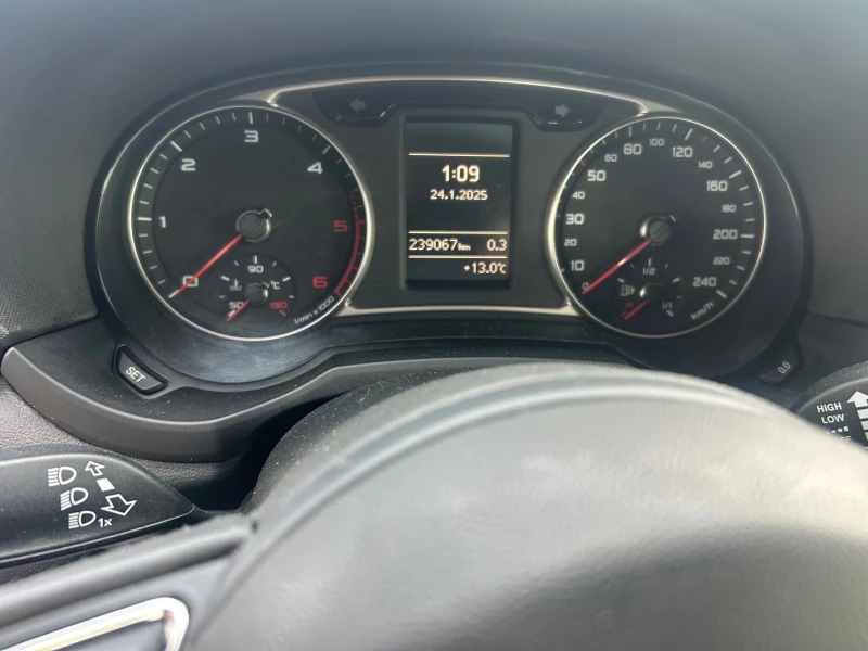 Audi A1 1.6 дизел спортбег, снимка 8 - Автомобили и джипове - 53103927