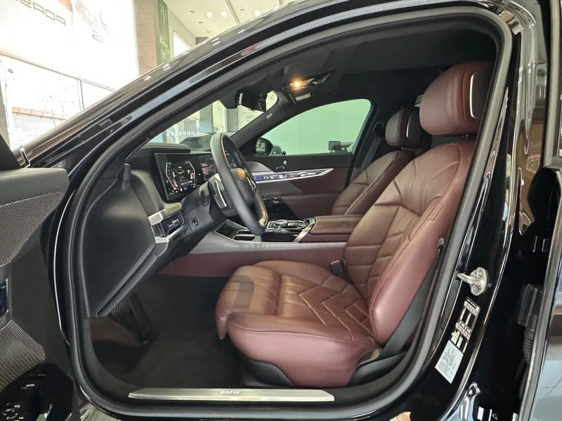 BMW 740 | 360 CAM* TV* МАСАЖ* ВАКУМ* , снимка 13 - Автомобили и джипове - 56070974